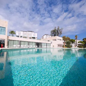 4* מלון Urban Valley &